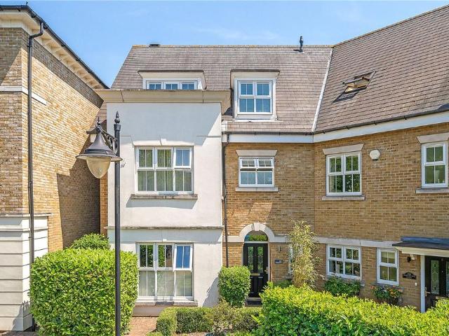 House for sale in Park Langley, Greater London