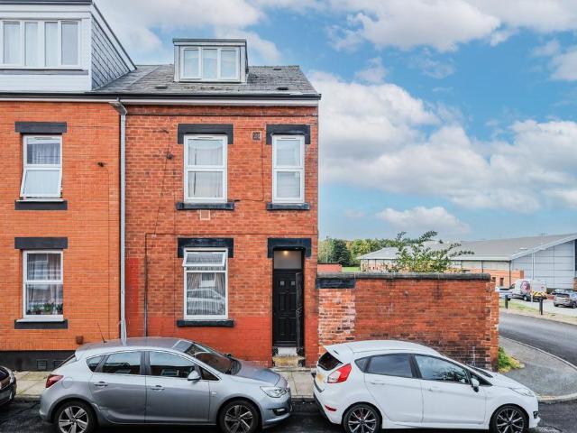 House for sale in Wiring Field, Leeds