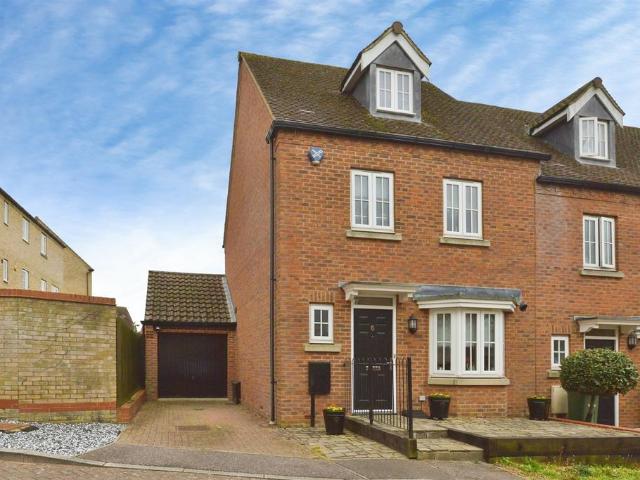 House for sale in Oxley Park, Shenley Church End