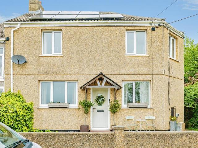 House for sale in Heol-y-cyw, Wales