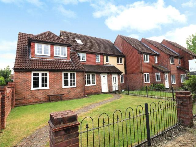 House for sale in Hedge End, Helford