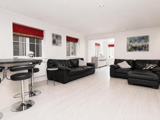 House for sale in Elstree and Borehamwood, Borehamwood