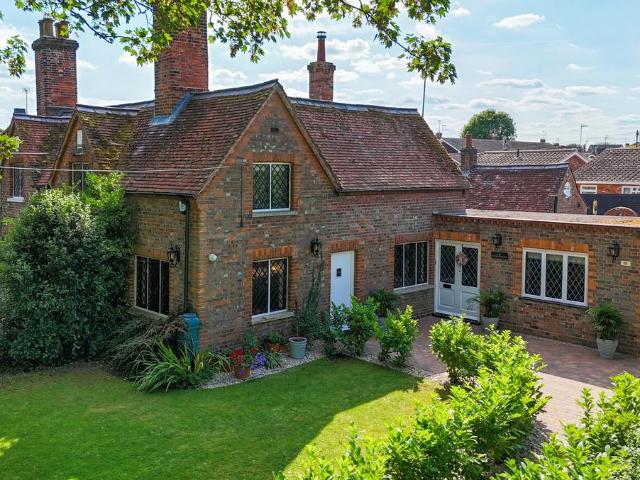 House for sale in Woodside Estate, Houghton Regis