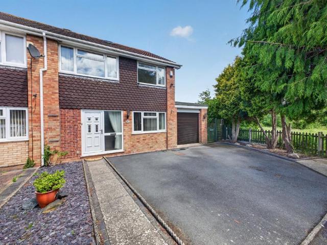House for sale in Crookhill, Worcestershire