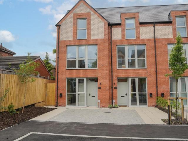 House for sale in Georgia, Greater Manchester