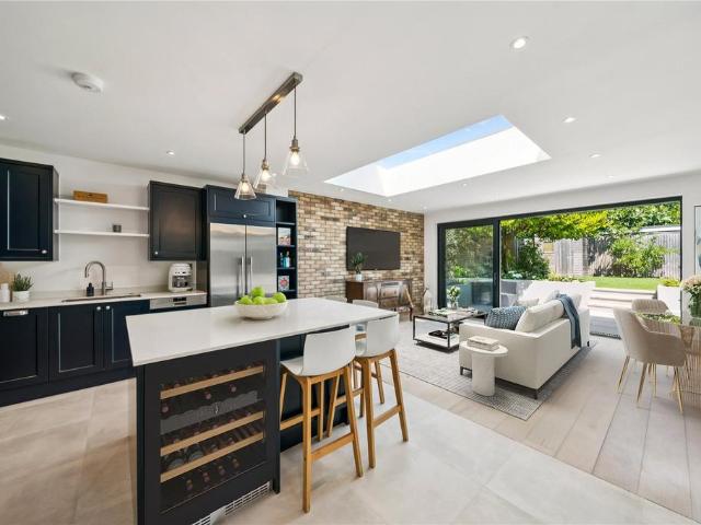 House for sale in Summerstown, Greater London