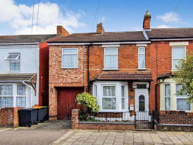 House for sale in Queens Park, Bedford