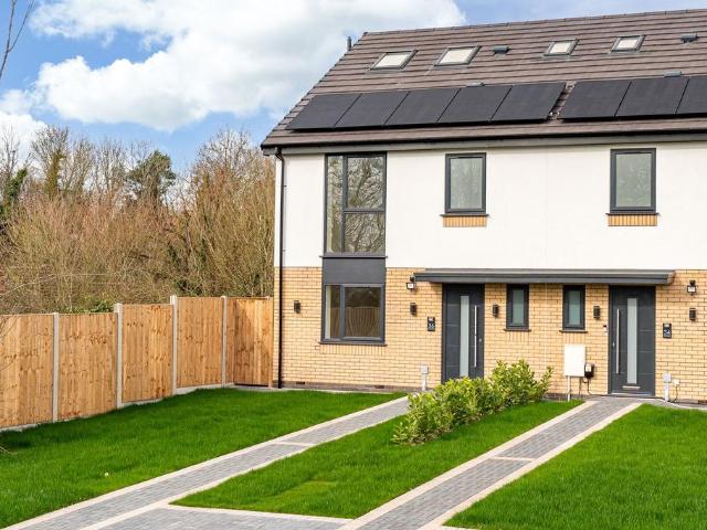 House for sale in Kings Hill, Colliers End
