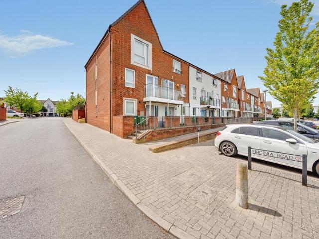 House for sale in Barnes Cray, Greater London