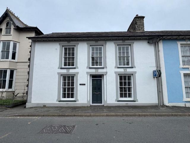 House for sale in Llansantffraed, Llannon