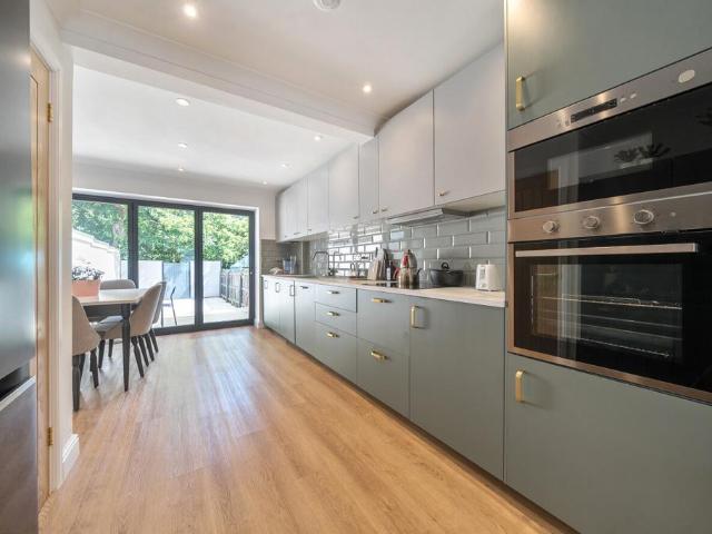 House for sale in Shooters Hill, Greater London