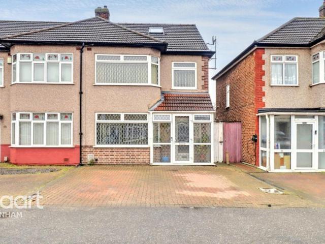 House for sale in South Hornchurch, Greater London