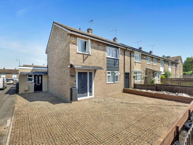 House for sale in Houghton Regis, Bedfordshire