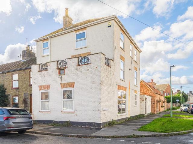 House for sale in Pakefield, East Suffolk