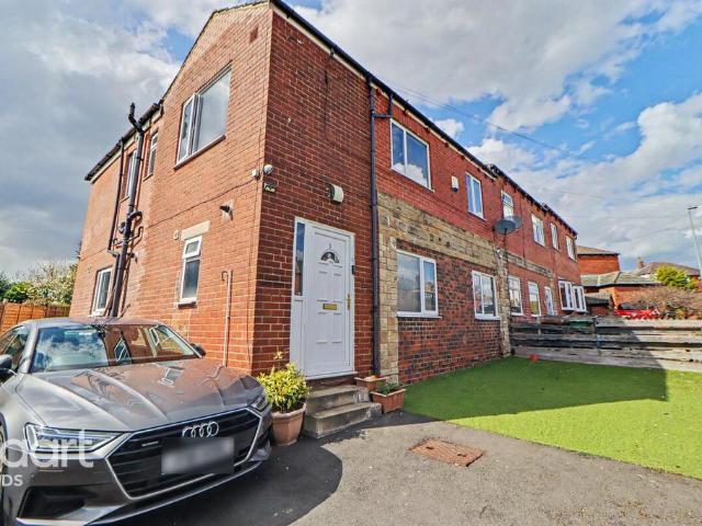 House for sale in Armley, West Yorkshire