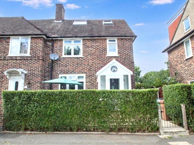 House for sale in Chingford, Greater London