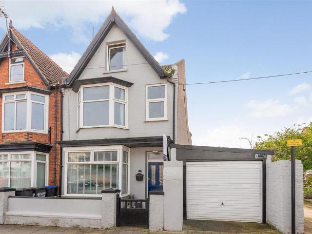 House for sale in Oxenden, The Bridge