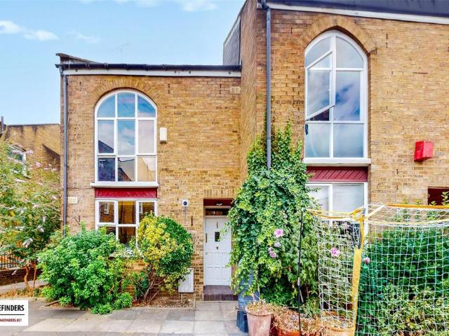 House for sale in Shacklewell, Greater London
