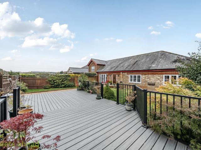 House for sale in Nutfield, Hillview