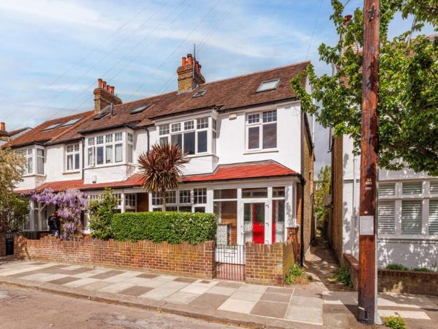 House for sale in North Sheen, Greater London