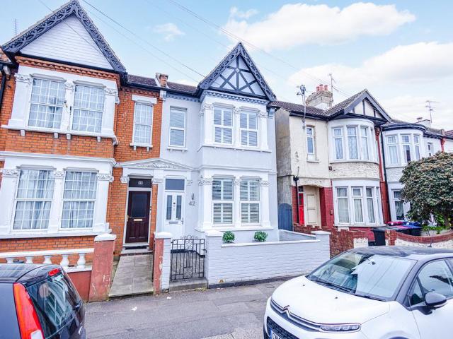 House for sale in Alton Barnes, Essex
