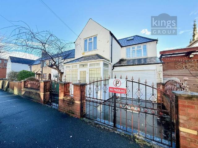 House for sale in South Chingford, Highams Park