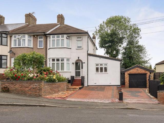 House for sale in Lessness Heath, Greater London