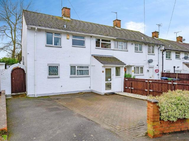 House for sale in Bennetts End, Pouchen End
