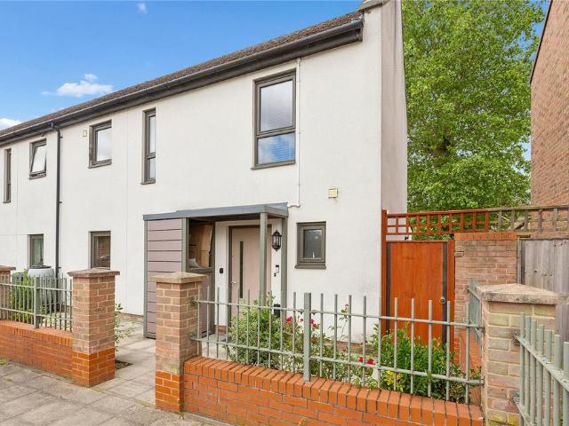 House for sale in Greater London