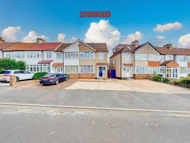 House for sale in Wansunt, Greater London