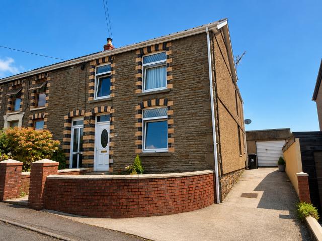 House for sale in Brynaman Isaf, Gwaun-cae-gurwen