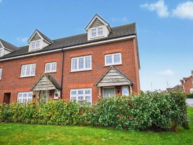 House for sale in Pinders Heath, West Yorkshire