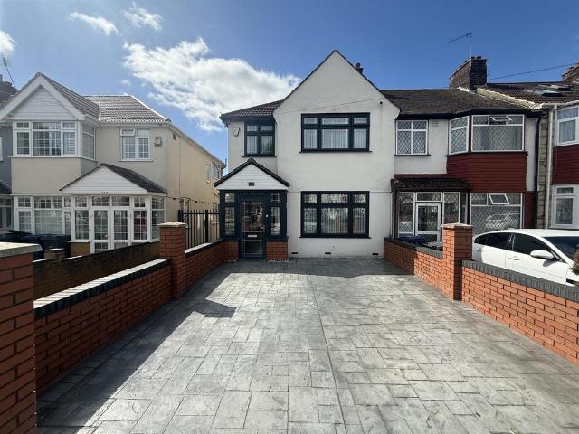 House for sale in London Borough of Ealing, Greenford