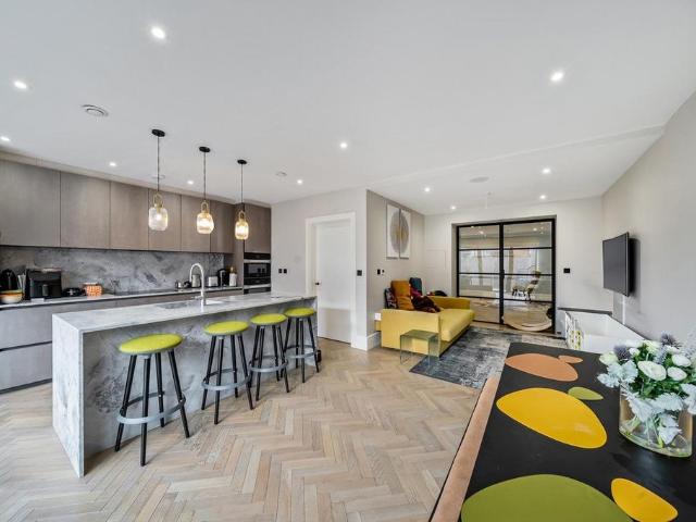 House for sale in Temple Fortune, Greater London
