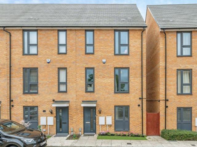 House for sale in Rainham, Greater London
