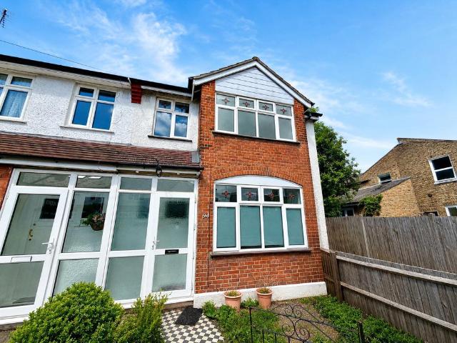 House for sale in London Borough of Lewisham, Ladywell