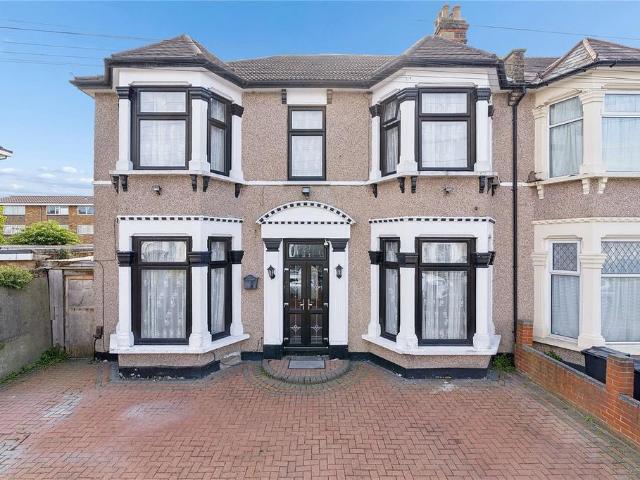 House for sale in Seven Kings, Greater London