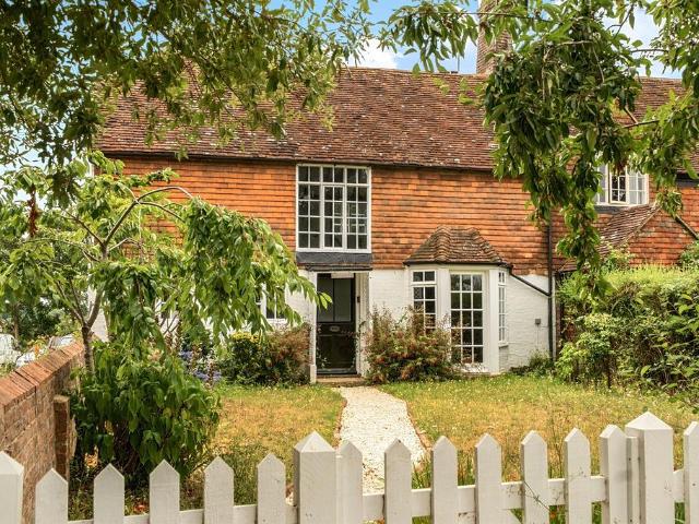 House for sale in Ewhurst Green, Heathlands