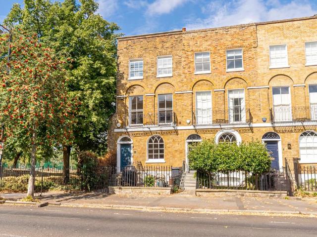 House for sale in Angel, Greater London