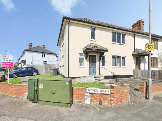 House for sale in Kings Hill, Colliers End