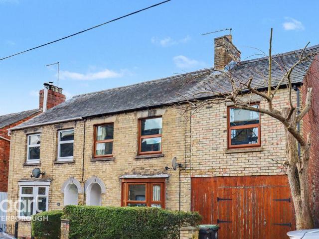 House for sale in Oundle