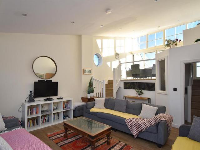 House for sale in Bohemia, Guestling Green