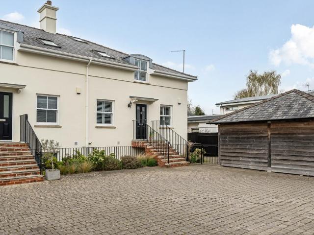 House for sale in Ewens Farm, Golden Valley