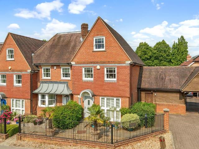 House for sale in Fole, Surrey