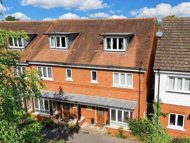 House for sale in Fleet, Hart