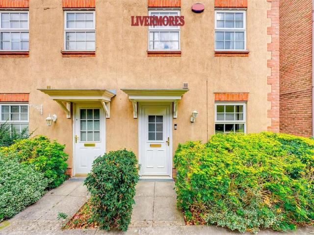 House for sale in Hawley, Monks Orchard