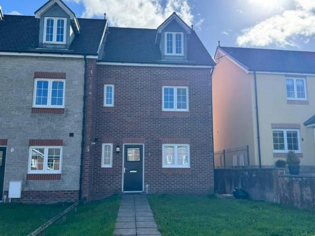 House for sale in Llanedi, Tycroes