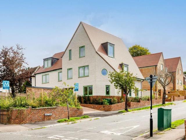 House for sale in London Borough of Croydon, Sanderstead