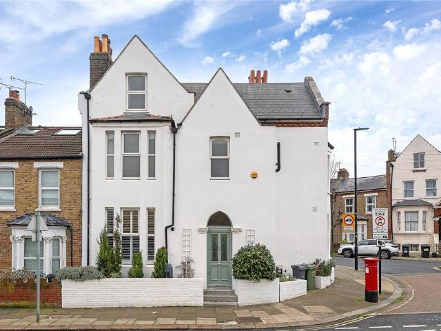 House for sale in Herne Hill, Greater London