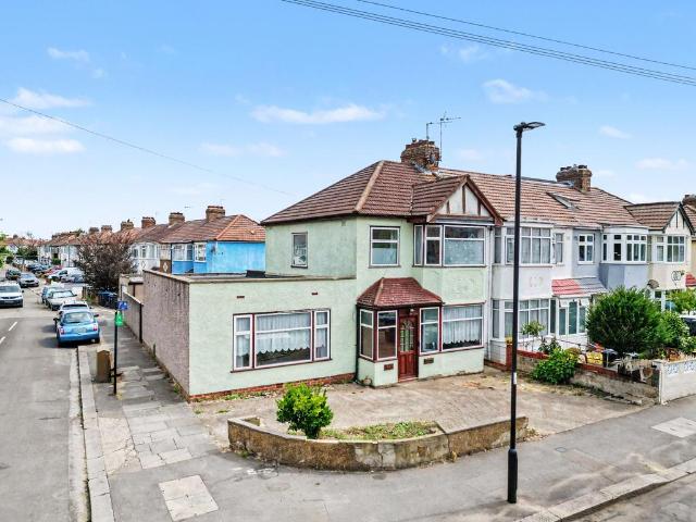 House for sale in Ponders End, Greater London
